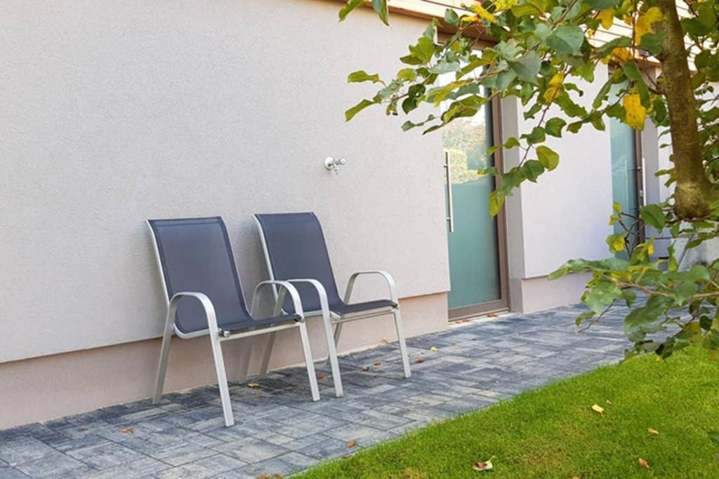 Suite With Back Garden Karlsbad Buitenkant foto